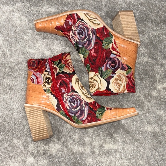 NEW Jeffrey Campbell Heeled Jacquard Boots Size 9.5 - Picture 2 of 4